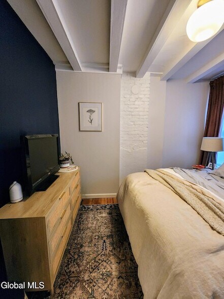 Building Photo - 11 Ingersoll Ave