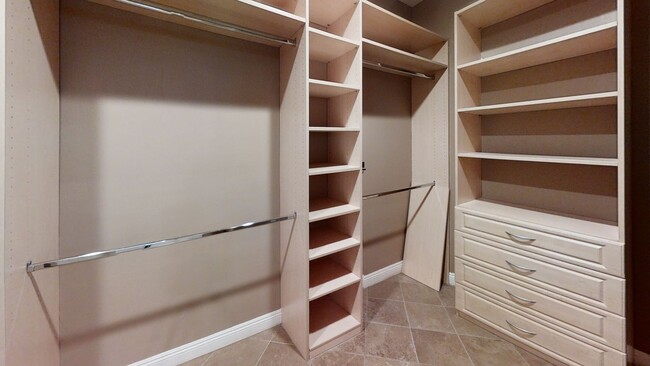 Building Photo - Exquisite 3 bed 2 bath luxury home in JP R...