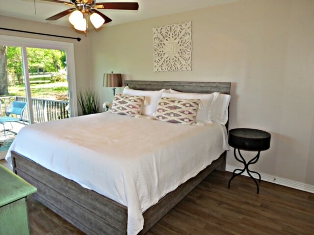 Building Photo - 4724 Lakeview Dr