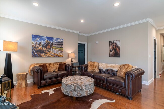 Building Photo - 5 Maria Ln