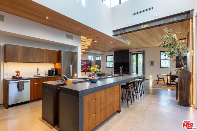 Building Photo - 746 Marco Pl