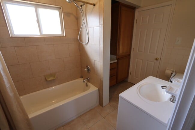 Building Photo - Quiet and Peaceful In the Country