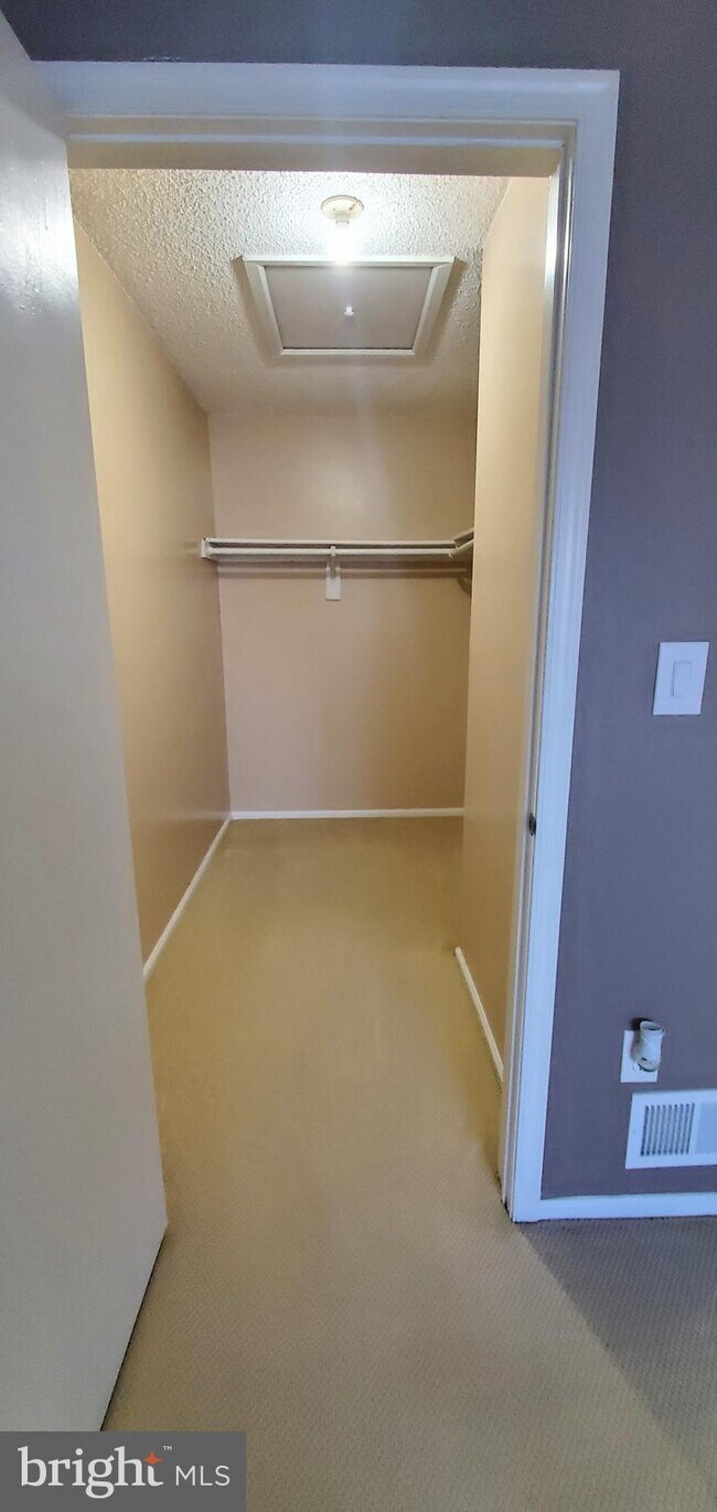Building Photo - 18 Feiler Ct