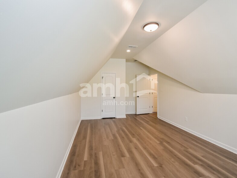 Building Photo - 90 Laurel Cove