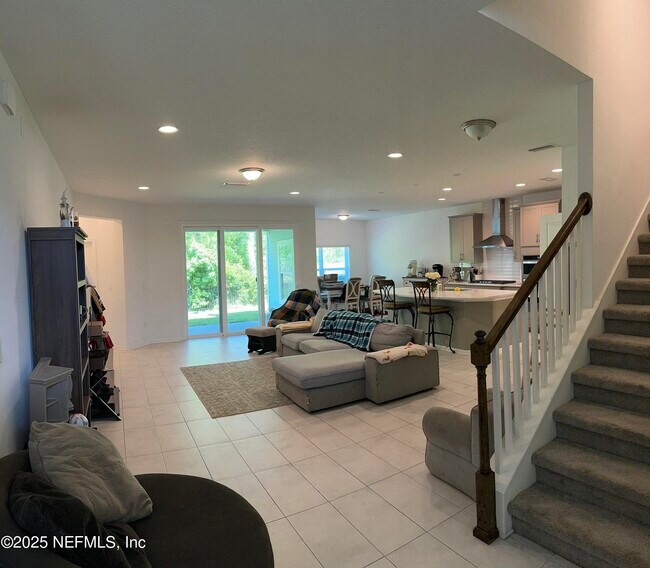 Building Photo - 613 Lancewood Ct