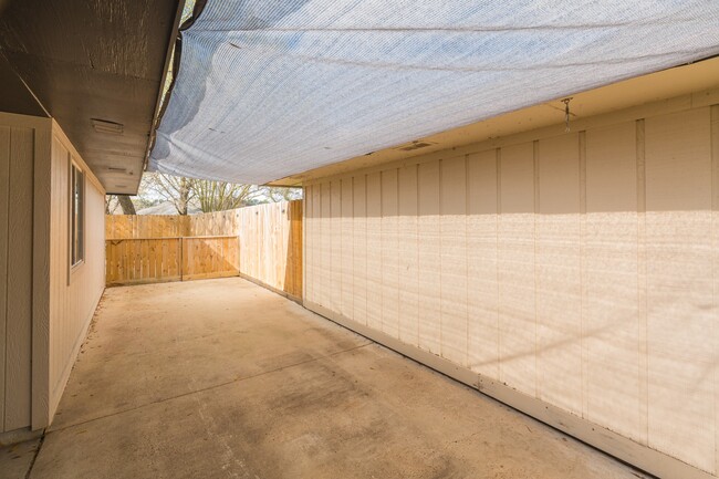 Building Photo - 23225 Prairie Bird Dr