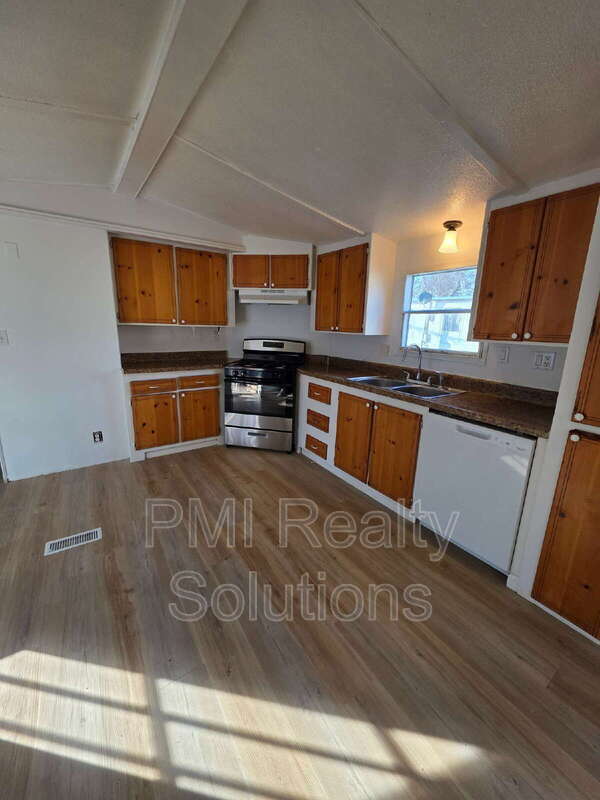 Building Photo - 310 Elberta Ave