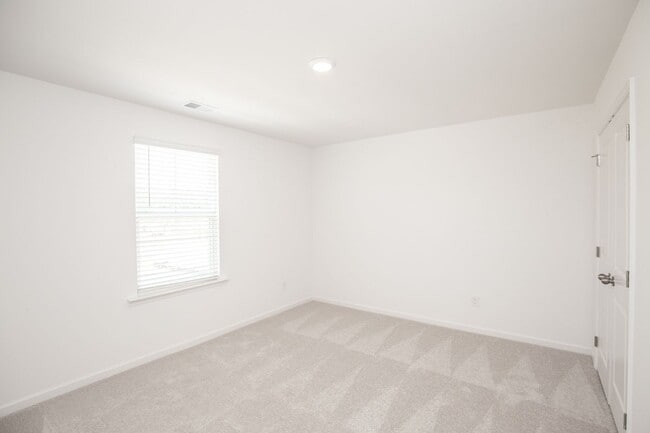 Building Photo - 101 Goshawk St