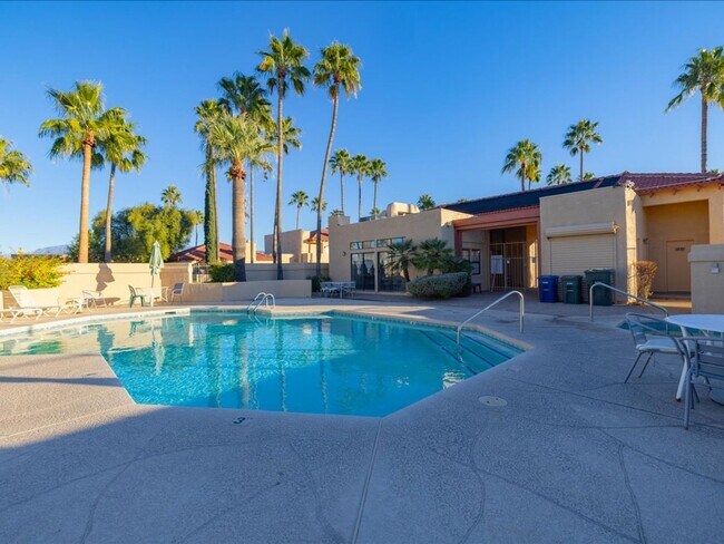 Building Photo - 3 Bedroom, 2.5 Bath