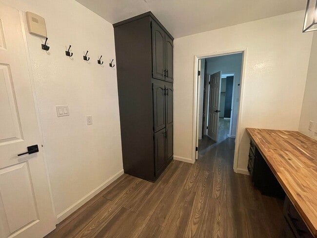 Building Photo - Beautifully remodeled Two Bedroom Two Bath...