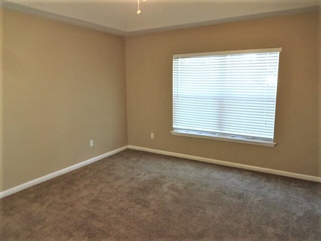 Building Photo - 633 Battlegate Ln