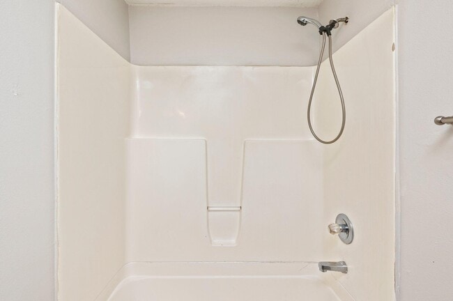 Building Photo - 29 Cape Dr NW