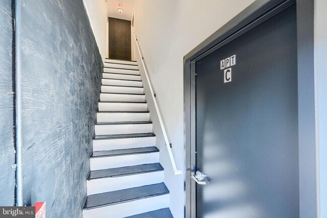 Building Photo - 7 S Carrollton Ave