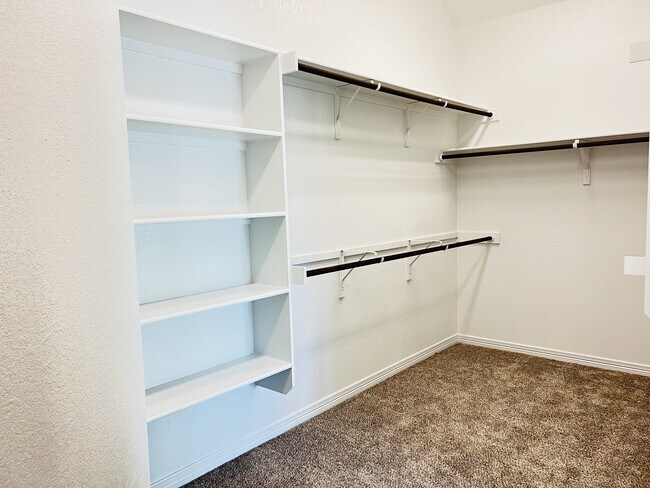 Building Photo - 3712 Fieldfare Dr