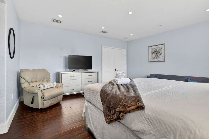 Building Photo - 5161 SW 159th Ct