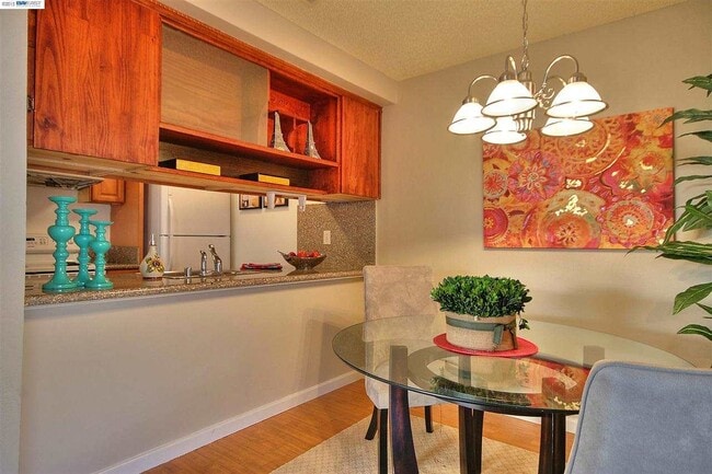 Building Photo - For Rent – Charming 2BR single level condo...