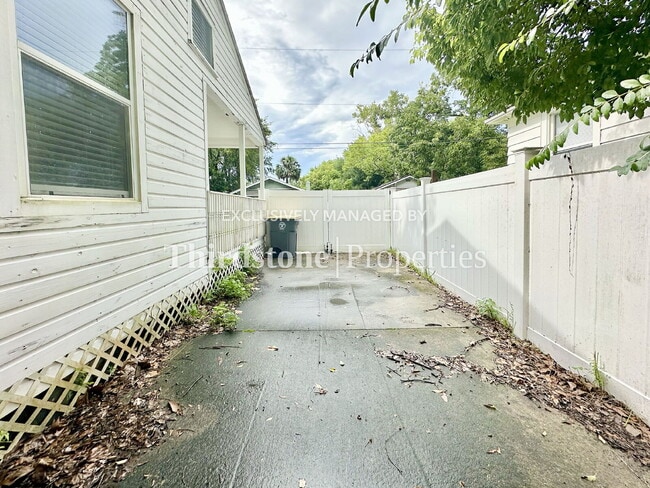 Building Photo - 2748 Gilmore St