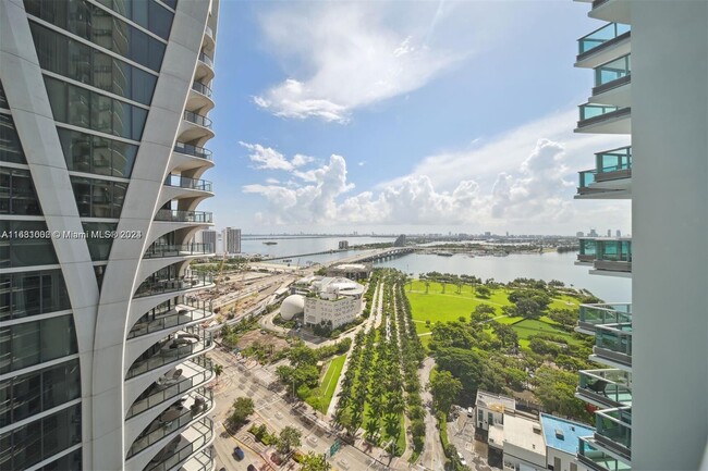 Building Photo - 900 Biscayne Blvd