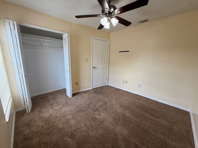 Building Photo - 4712 Dandelion Dr