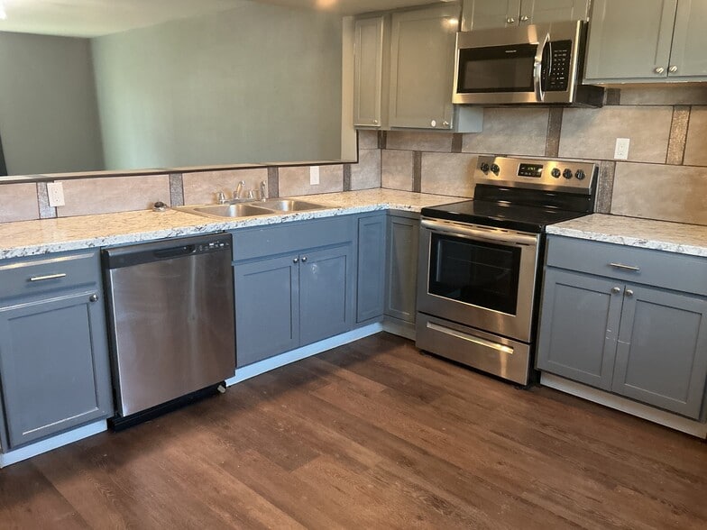 Building Photo - 800 Yucca Dr