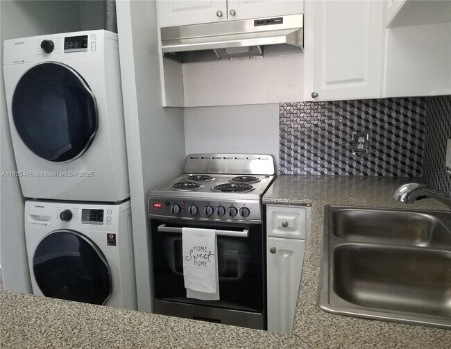 Building Photo - 134 SW 7th Ave