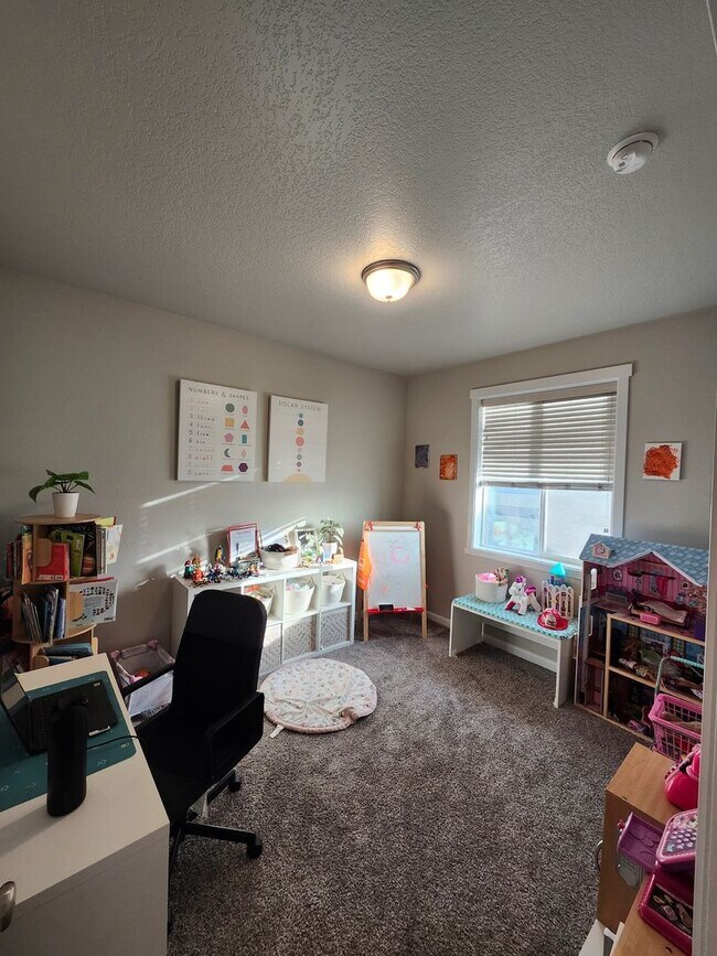 Building Photo - Charming 3-Bedroom, 2-Bath Home with Spaci...