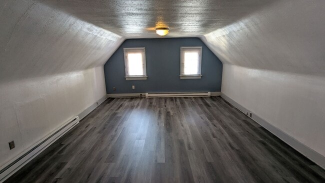 Building Photo - Prime Living: Unmatched Apartment in Canto...