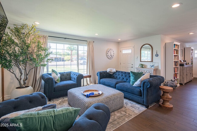 Building Photo - 1909 E Bethany Home Rd