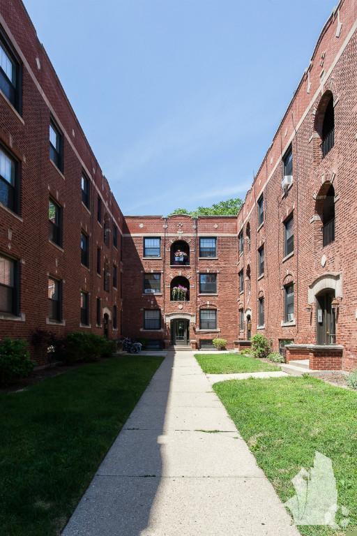 Building Photo - 2875 N Clark St