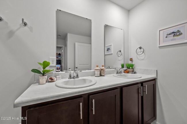 Building Photo - 387 High Ridge Ct