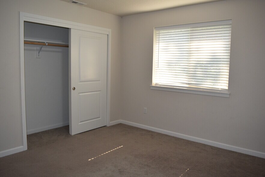back bedroom, closet - 836 SE Linden Ct