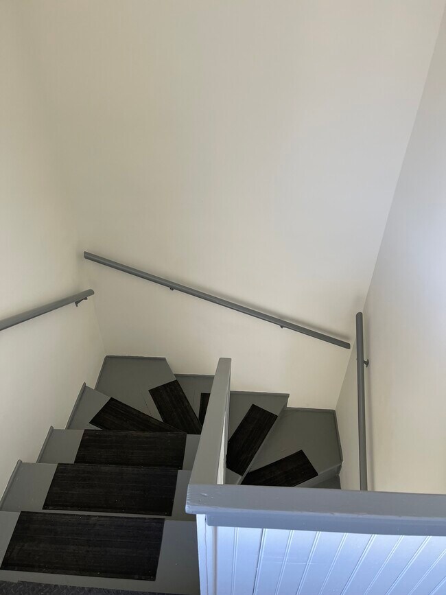 Building Photo - 701 25th St