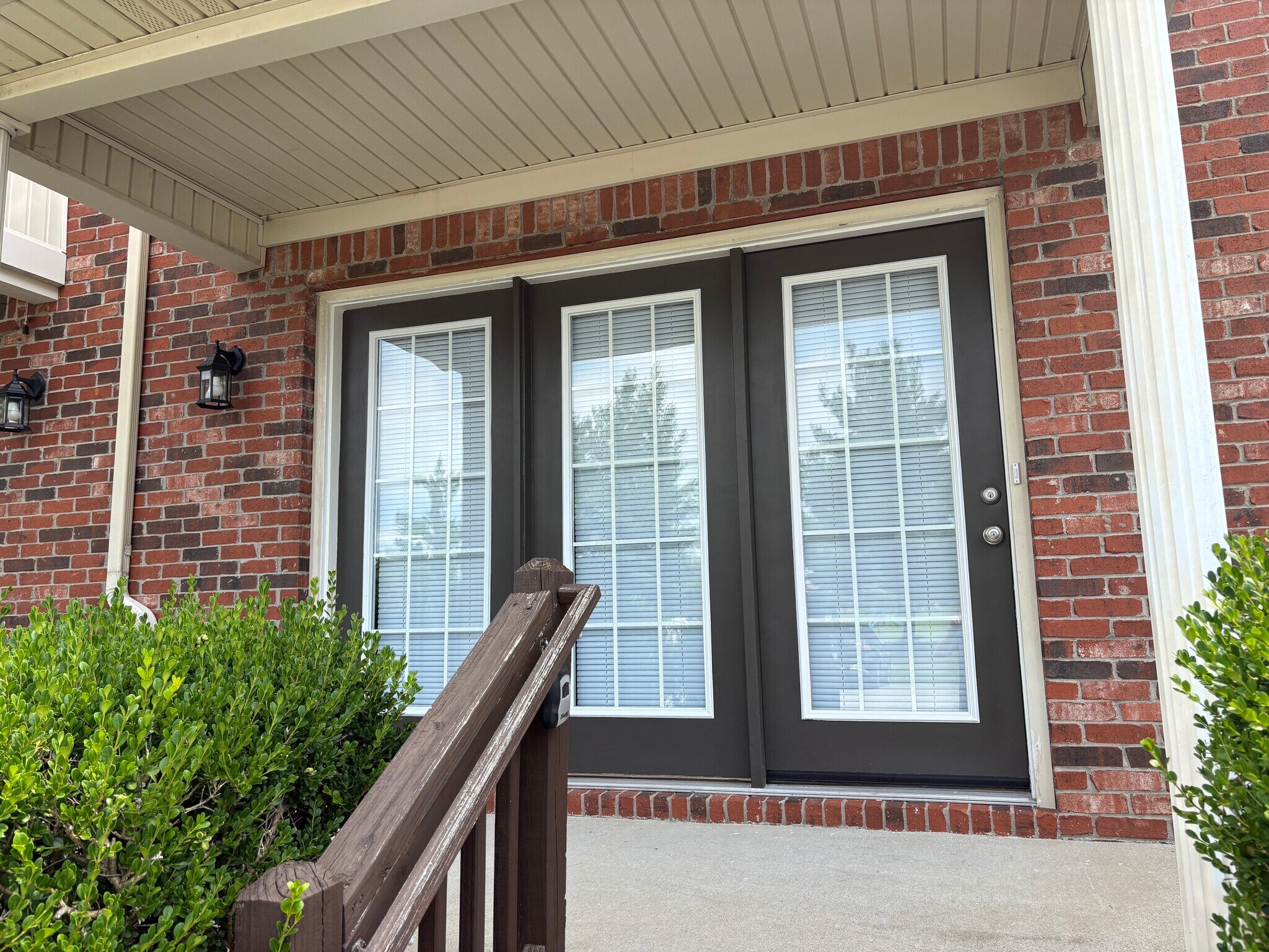 Building Photo - 114 Seven Oaks Dr