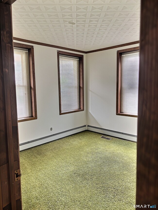 Building Photo - 290 Wakelee Ave