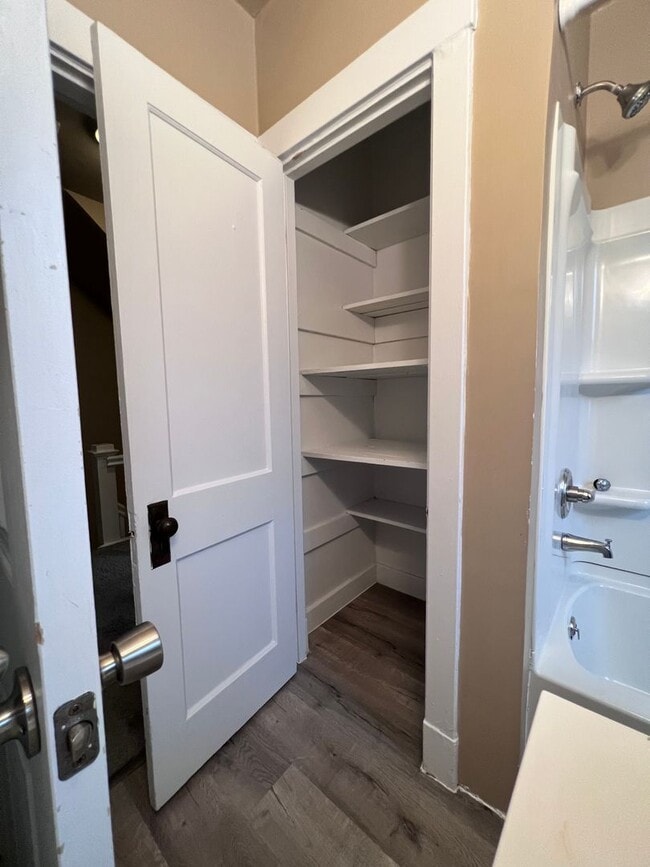 Building Photo - 2 Bedroom Townhome for Rent in the Arlingt...
