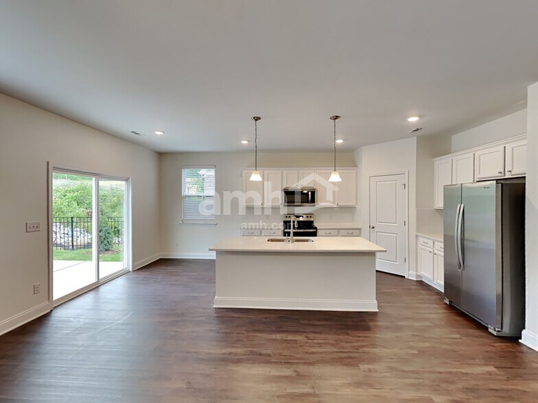 Building Photo - 209 Malayna Dr S