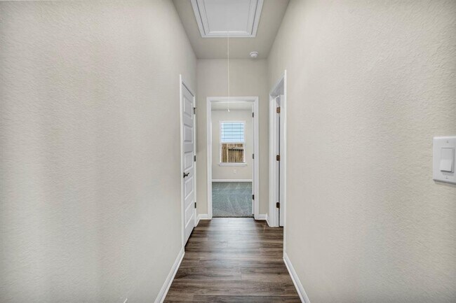 Building Photo - 102 Greenspire Ln