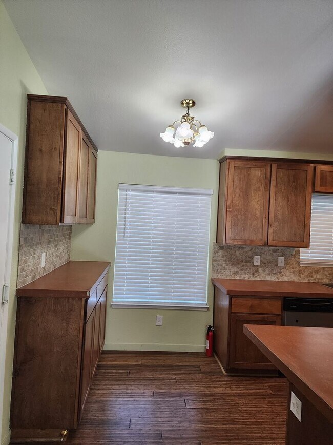 Building Photo - 3 Bedroom 2 Bathroom with Pool Near Davis High School