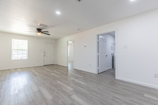 Building Photo - 1006 Co Rd 4516