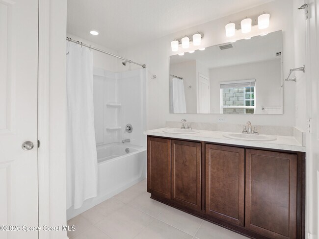 Building Photo - 2192 Vinifera Dr