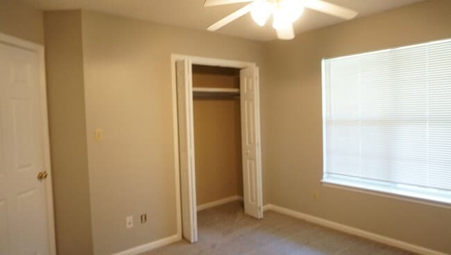 Building Photo - Adorable home conveniently located