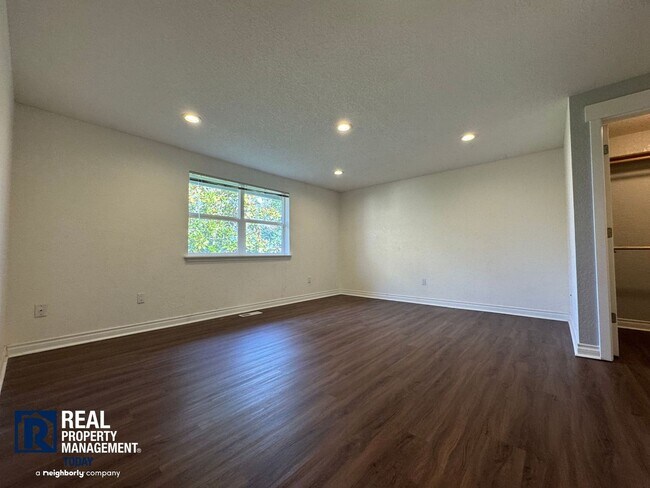 Building Photo - Charming 3-Bedroom Home with Fenced Yard & 2-Car Garage Near Downtown Puyallup!!