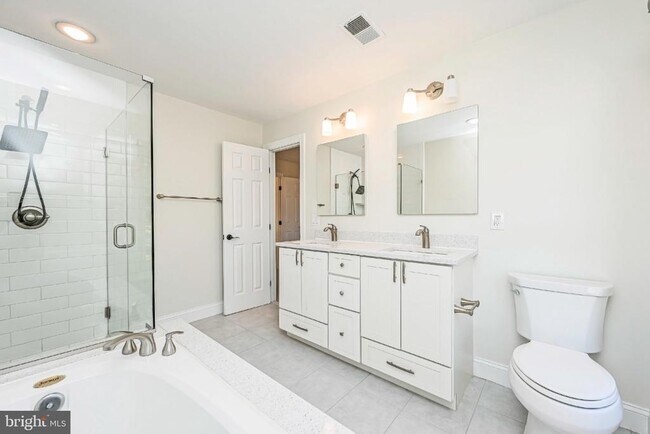 Building Photo - 12700 Dogwood Hills Ln
