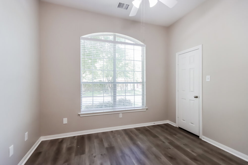 Building Photo - 25589 Oakhurst Forest Dr