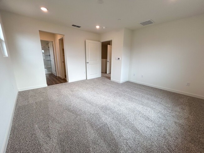 Building Photo - Welcome to this beautiful 4 Bedroom house you can call home!