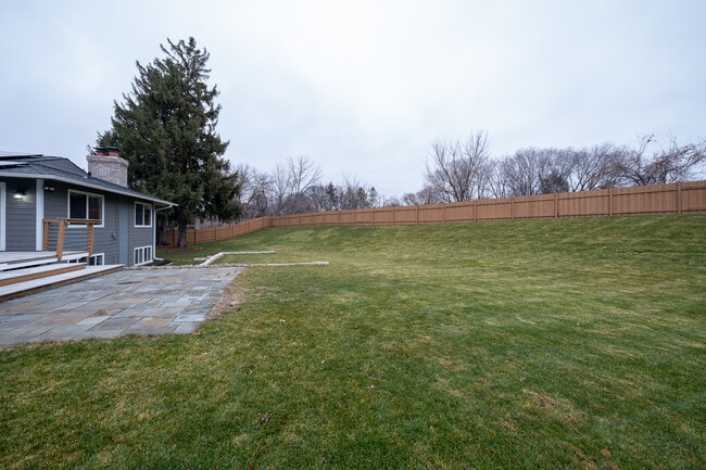 Building Photo - 9513 Briar Cir