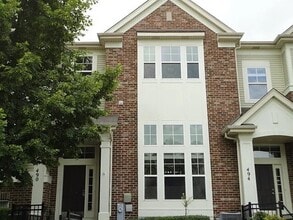 Building Photo - 490 Grosvenor Ln