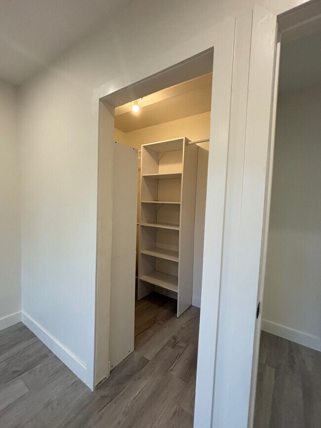 Building Photo - 5848 Gardenia Ave
