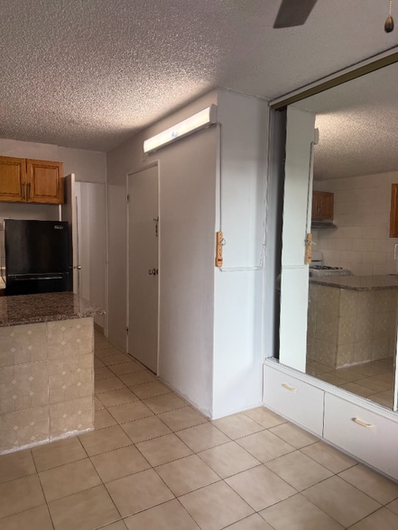 Building Photo - 2509 Ala Wai Blvd