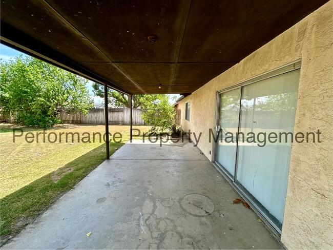 Building Photo - Newly Remodeled 4 Bed/2 Bath SW Bakersfiel...